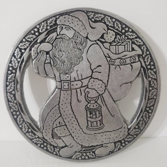 Wilton Armetale Santa Clause Silver Holly Christmas Trivet Hot Plate 7"